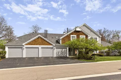 1667 Grosvenor Cir #A, Wheaton, IL 60189