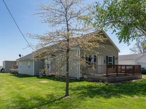 403 N East St, Ellsworth, IL 61737