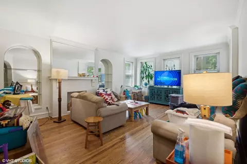 Living - 5525 N Artesian Ave, Chicago, IL 60625 photo 1 of 1