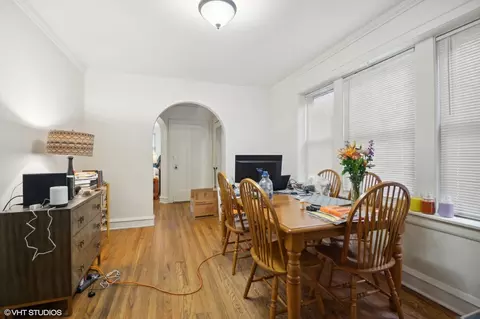 Dining - 5525 N Artesian Ave, Chicago, IL 60625 photo 2 of 2
