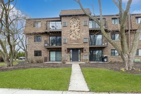127 W Brandon Ct #D22, Palatine, IL 60067