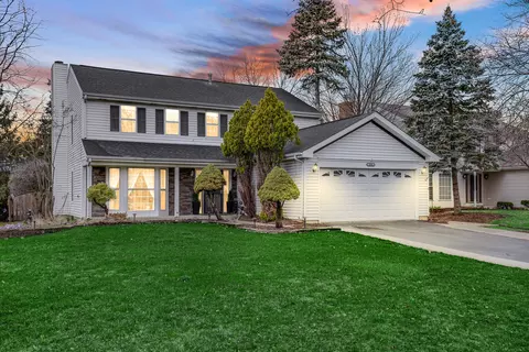 950 Overlook Ln, Carol Stream, IL 60188
