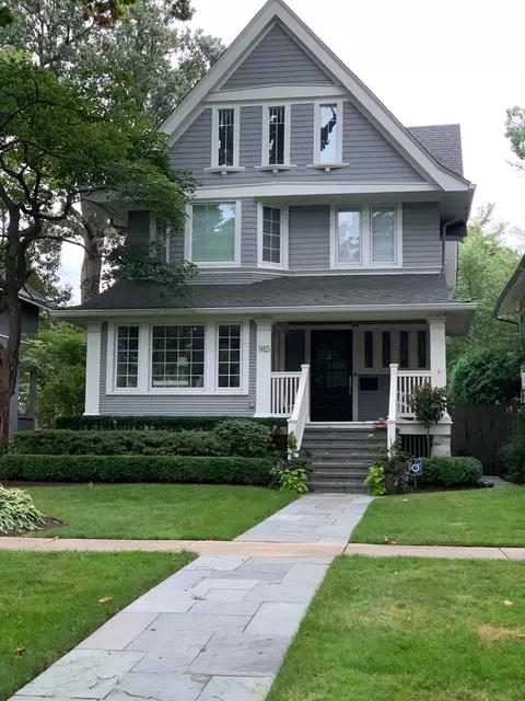 915 Elmwood Ave, Wilmette, IL 60091