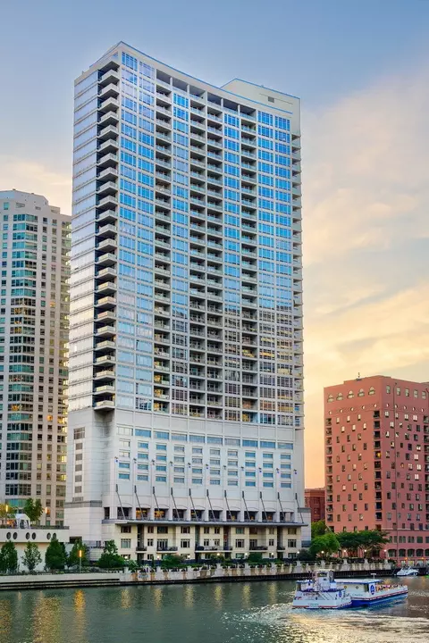 333 N Canal St #2906, Chicago, IL 60606
