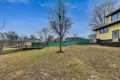 Exterior - 302 S Hubbard St, Algonquin, IL 60102 photo 10 of 10