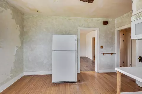 Kitchen - 302 S Hubbard St, Algonquin, IL 60102 photo 3 of 3