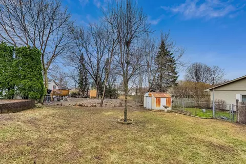 Exterior - 302 S Hubbard St, Algonquin, IL 60102 photo 9 of 10