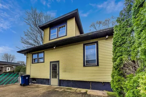 Exterior - 302 S Hubbard St, Algonquin, IL 60102 photo 6 of 10