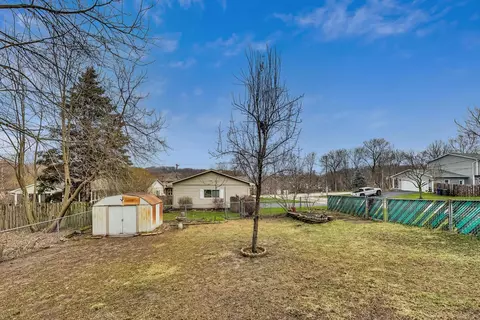 Exterior - 302 S Hubbard St, Algonquin, IL 60102 photo 8 of 10