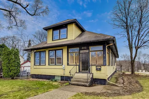 Exterior - 302 S Hubbard St, Algonquin, IL 60102 photo 2 of 10