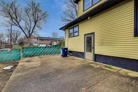 Exterior - 302 S Hubbard St, Algonquin, IL 60102 photo 7 of 10