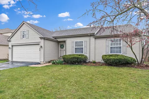 42 Mckinley Ln, Streamwood, IL 60107