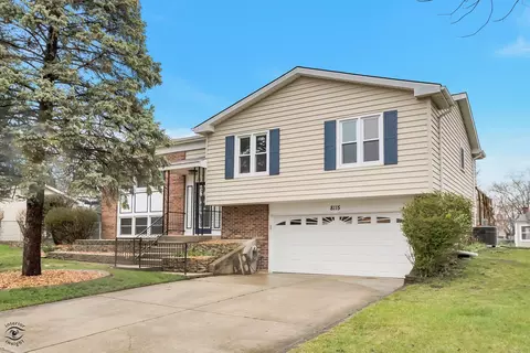 8115 Westview Ln, Woodridge, IL 60517