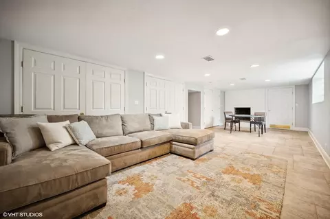 Living - 1325 Hackberry Ln, Winnetka, IL 60093 photo 10 of 10
