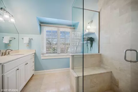 Bath - 1325 Hackberry Ln, Winnetka, IL 60093 photo 6 of 6