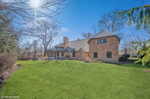 Exterior - 1325 Hackberry Ln, Winnetka, IL 60093 photo 9 of 10