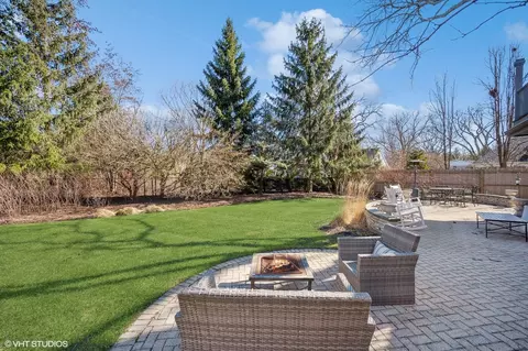 Exterior - 1325 Hackberry Ln, Winnetka, IL 60093 photo 7 of 10