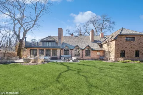 Exterior - 1325 Hackberry Ln, Winnetka, IL 60093 photo 10 of 10