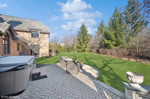 Exterior - 1325 Hackberry Ln, Winnetka, IL 60093 photo 8 of 10