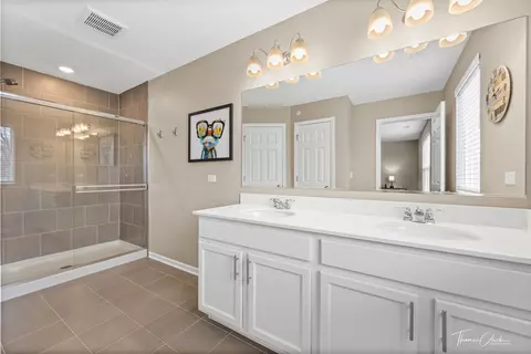 Bath - 2555 Geranium Way, Rolling Meadows, IL 60008 photo 2 of 3
