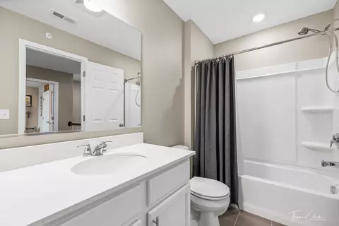 Bath - 2555 Geranium Way, Rolling Meadows, IL 60008 photo 3 of 3