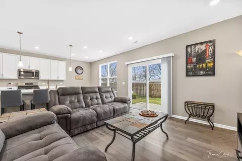Living - 2555 Geranium Way, Rolling Meadows, IL 60008 photo 4 of 4