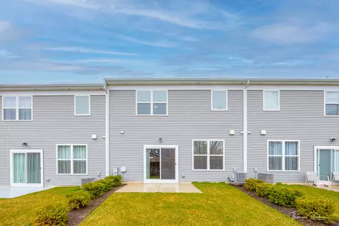 Exterior - 2555 Geranium Way, Rolling Meadows, IL 60008 photo 3 of 4