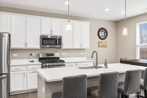 Kitchen - 2555 Geranium Way, Rolling Meadows, IL 60008 photo 1 of 6