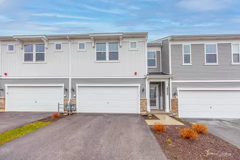 2555 Geranium Way, Rolling Meadows, IL 60008