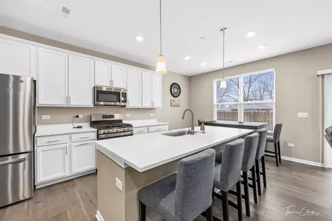 Kitchen - 2555 Geranium Way, Rolling Meadows, IL 60008 photo 5 of 6