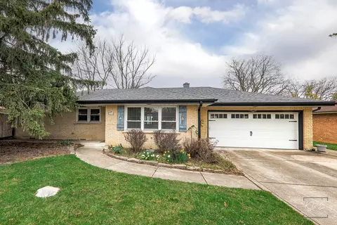 7910 W 113th St, Palos Hills, IL 60465