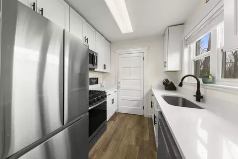 Kitchen - 8800 Elm Ave, Burr Ridge, IL 60527 photo 2 of 3