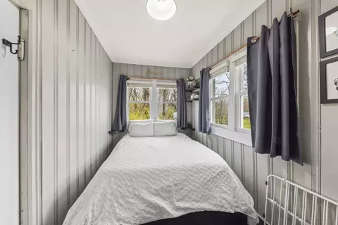Bedroom - 8800 Elm Ave, Burr Ridge, IL 60527 photo 1 of 2