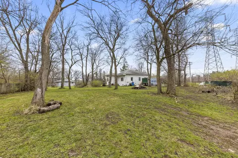 Exterior - 8800 Elm Ave, Burr Ridge, IL 60527 photo 4 of 6