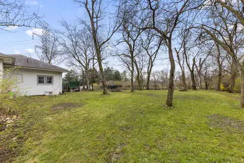 Exterior - 8800 Elm Ave, Burr Ridge, IL 60527 photo 5 of 6