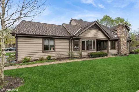 1904 Forest Creek Ln, Libertyville, IL 60048