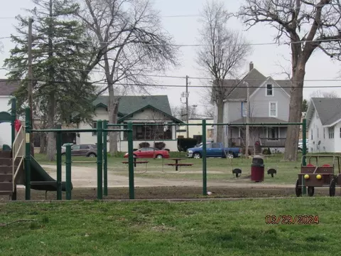 View/Area - 1152-1154 E Maple St E, Kankakee, IL 60901 photo 2 of 3