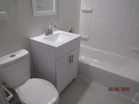 Bath - 1152-1154 E Maple St E, Kankakee, IL 60901 photo 1 of 2