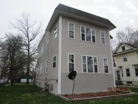 Exterior - 1152-1154 E Maple St E, Kankakee, IL 60901 photo 2 of 4