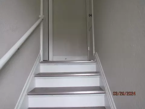Entry Way - 1152-1154 E Maple St E, Kankakee, IL 60901 photo 1 of 1