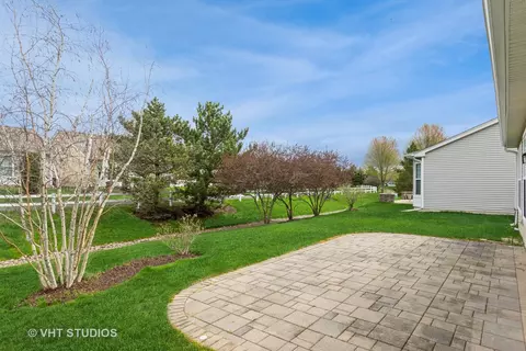 Exterior - 2836 Edgewater Dr, Elgin, IL 60124 photo 11 of 14