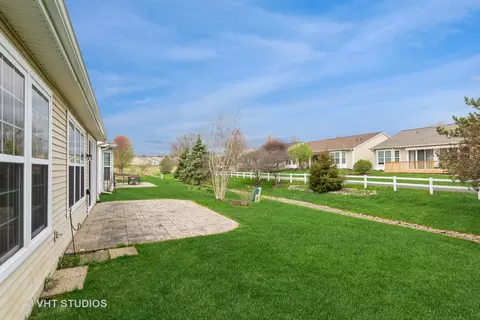 Exterior - 2836 Edgewater Dr, Elgin, IL 60124 photo 9 of 14