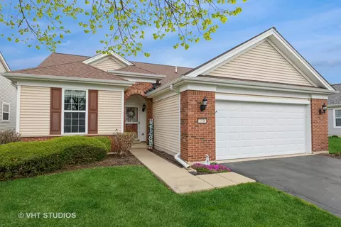2836 Edgewater Dr, Elgin, IL 60124