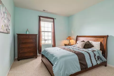 Bedroom - 2836 Edgewater Dr, Elgin, IL 60124 photo 2 of 2