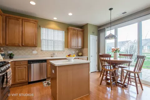 Kitchen - 2836 Edgewater Dr, Elgin, IL 60124 photo 1 of 2