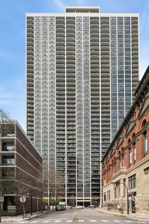 1560 N Sandburg Ter #3202, Chicago, IL 60610