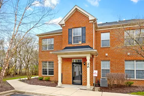 1038 Swift Rd #2A, Glen Ellyn, IL 60137