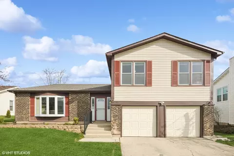 98 Hesterman Dr, Glendale Heights, IL 60139