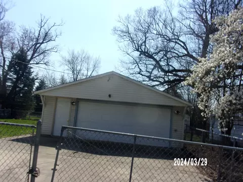 513 E Cherry St, Watseka, IL 60970 photo 2