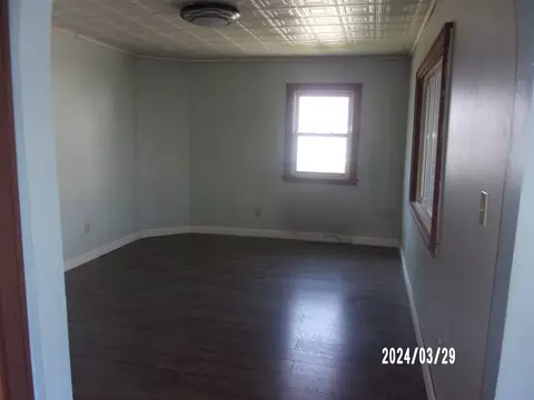 513 E Cherry St, Watseka, IL 60970 photo 7